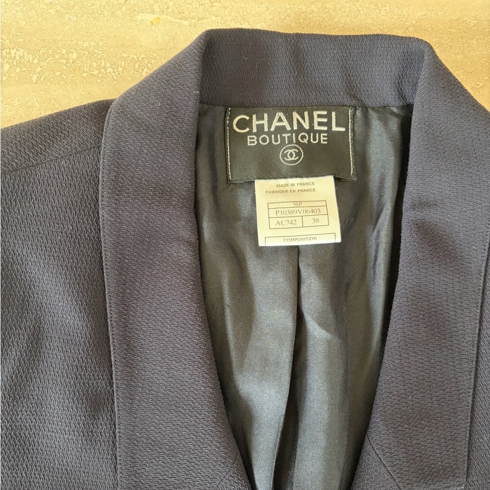 Chanel Blazer Logo Buttons - Picture 5 of 8